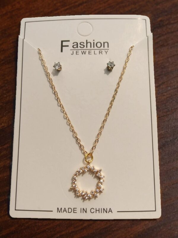 Crystal Cluster Circle Necklace With Tops Shop Online In Pakistan